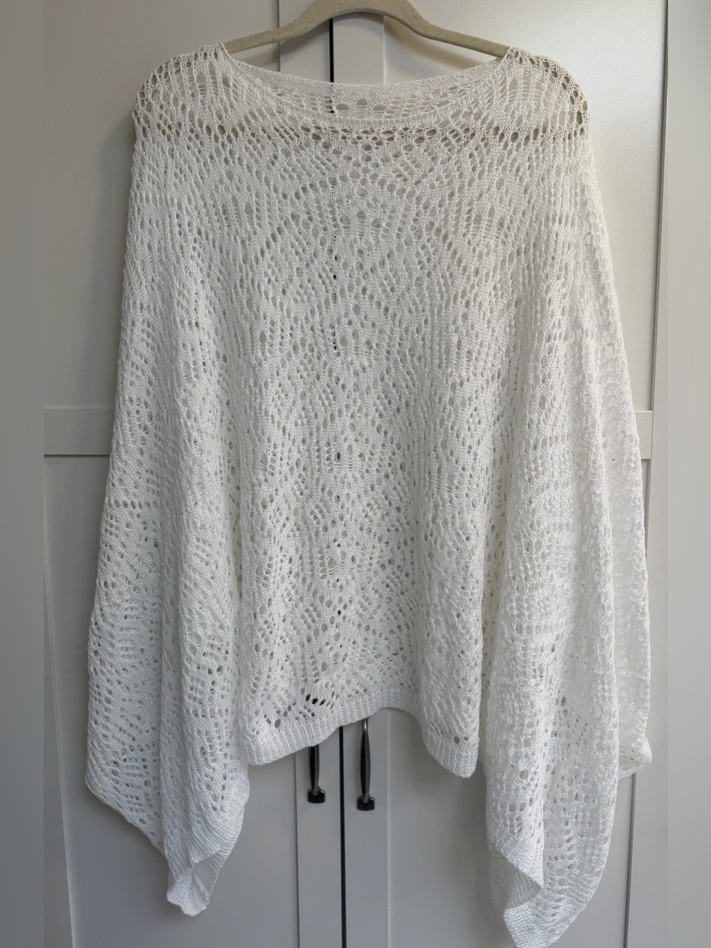 Stunning White Eyelet Poncho Shawl NWT